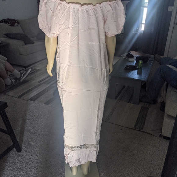 Off the shoulder Victorian nightgown - Picture 2 of 3